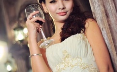 男朋友让我打开腿被他摸